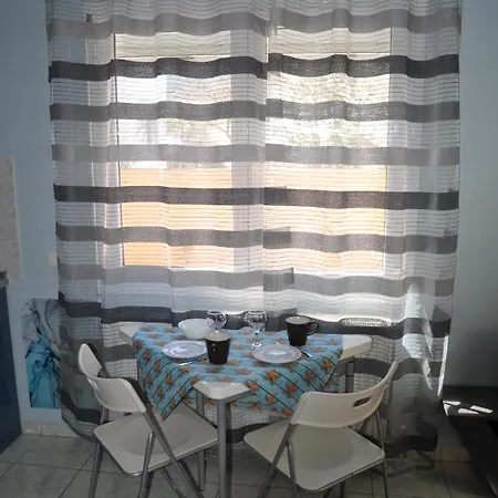 Maro's Family Тасос